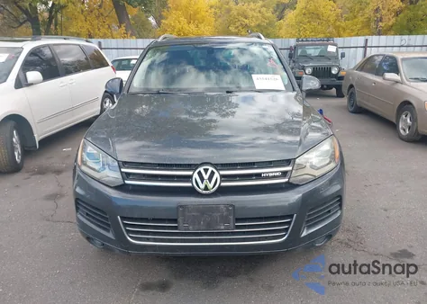 2011 Volkswagen Touareg Hybrid z USA, uszkodzony, nr VIN WVGFG9BP6BD002363